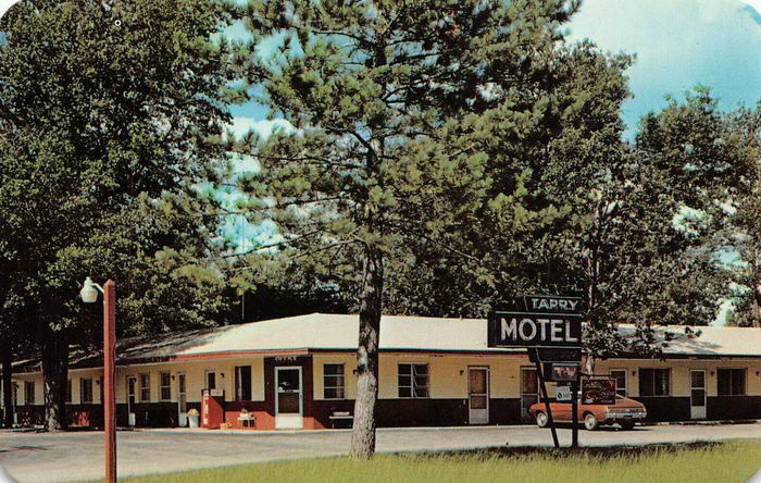 Outdoor Inn (Tarry Motel) - Old Postcard